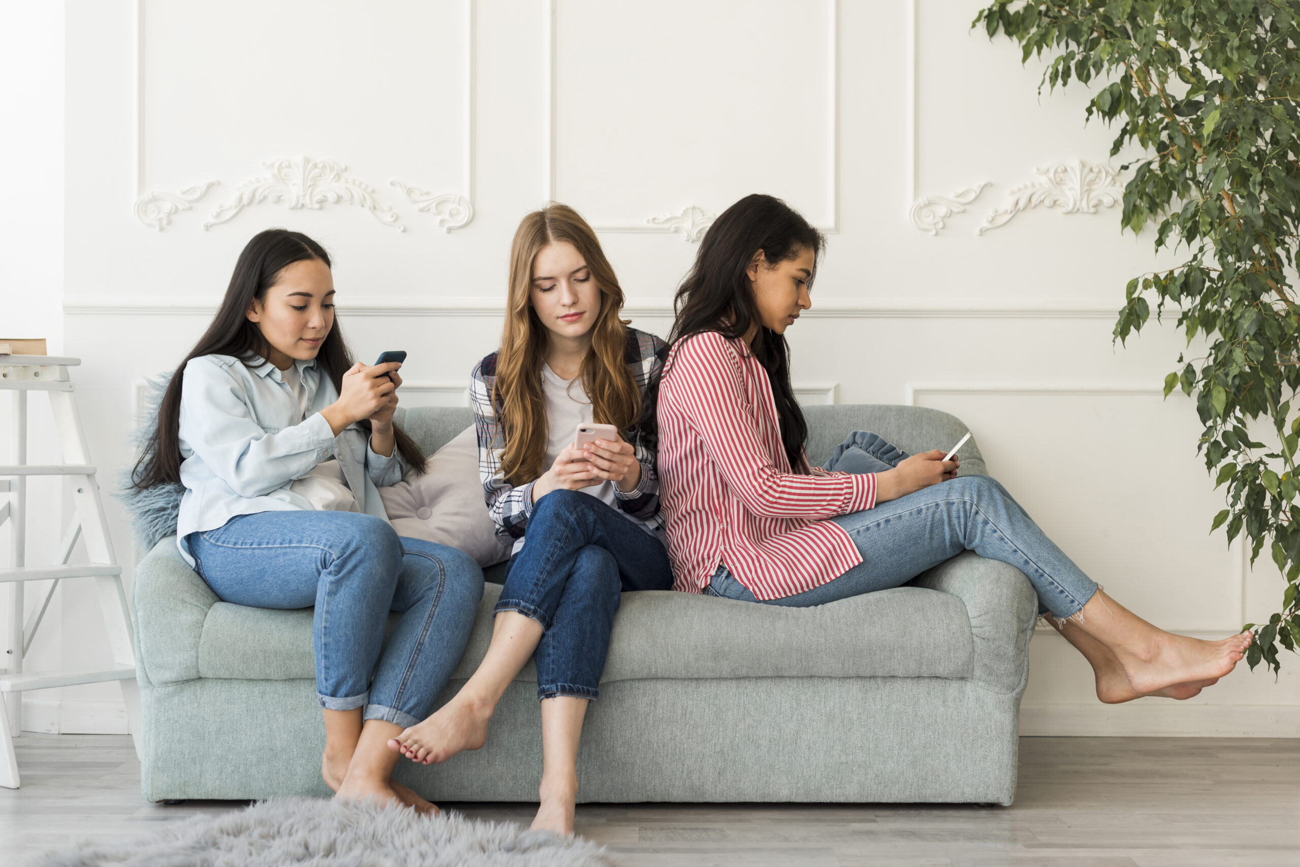 ladies-sitting-couch-loaded-into-phones